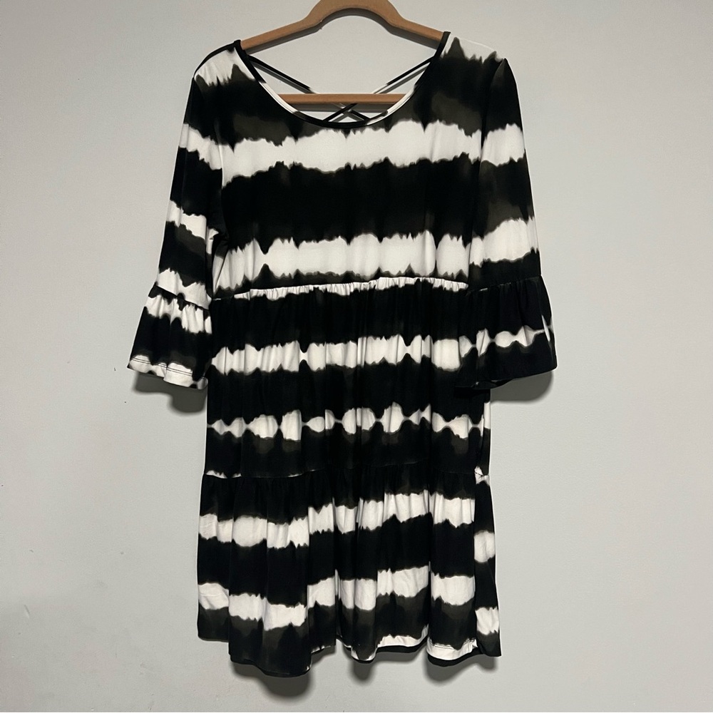 Vision Women Size Large Bell Sleeves Tie Dye Tiered Dress Multicolored Striped